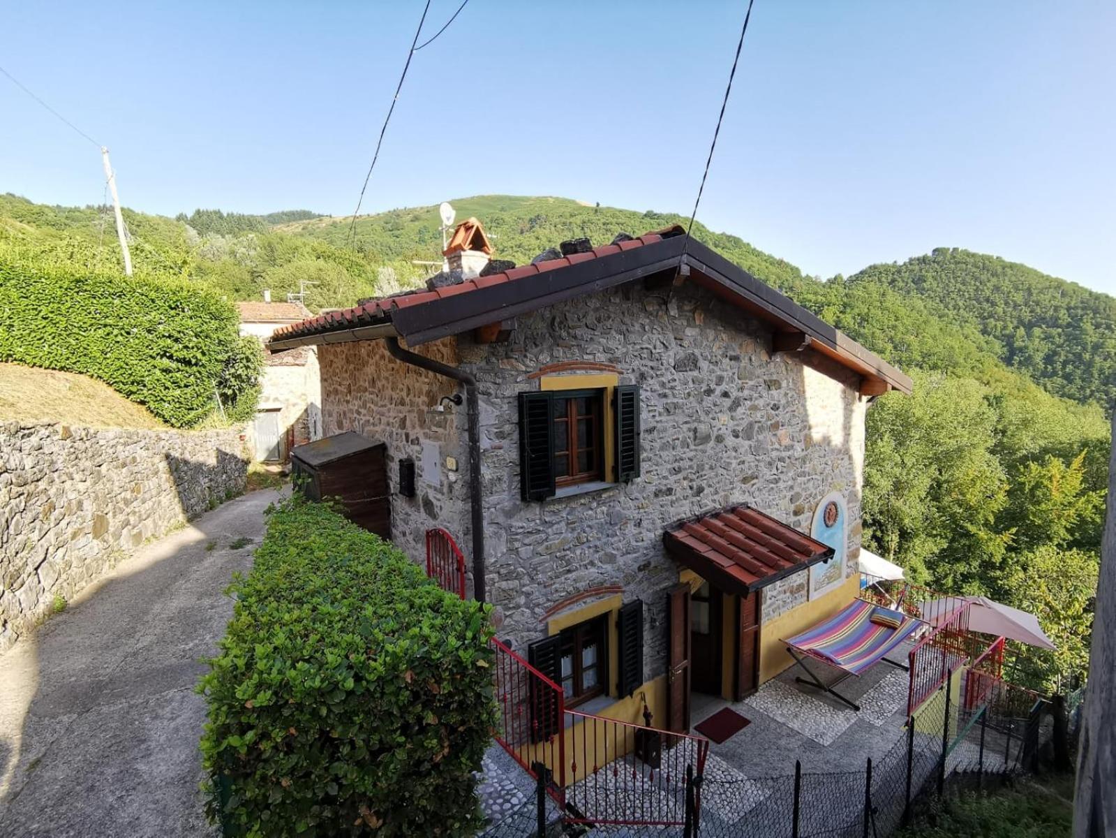 Deliziosa Casetta Sull'Appennino Toscano Montefegatesi Esterno foto