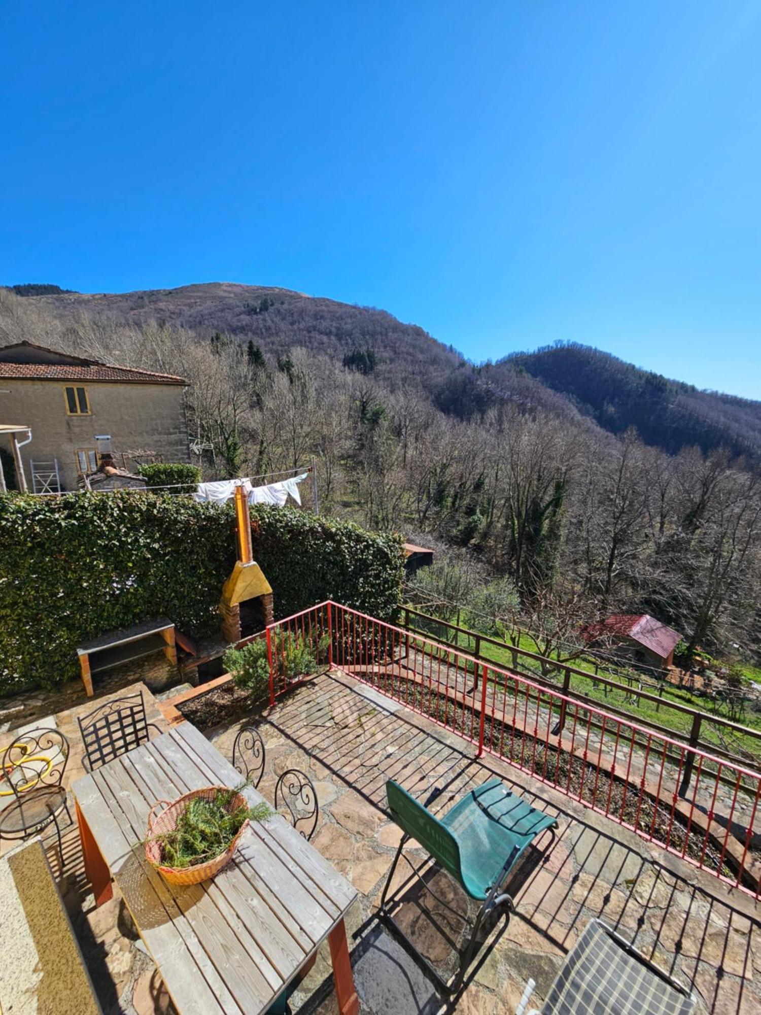 Deliziosa Casetta Sull'Appennino Toscano Montefegatesi Esterno foto